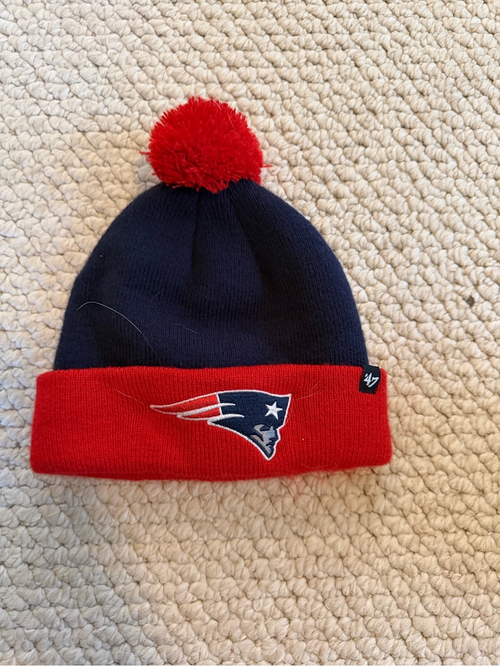 47 Infant New England Patriots Navy & Red Pom Beanie